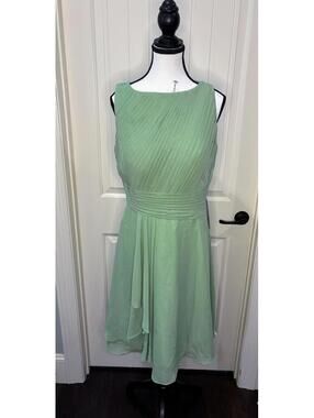 9. Lavetir Women's Size 10 Light Sage Green Midi Dress